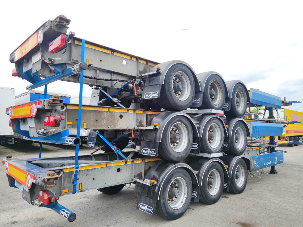 Van Hool A3C002 3 Axle ContainerChassis 40/45FT - Galvinised Chassis - 4420 EmptyWeight - 15 units in Stock