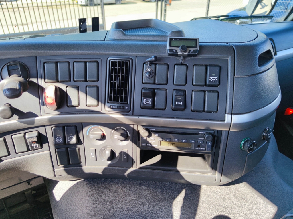 Volvo FM9-260 4x2 Dagcabine Euro3 - NCH kabelsysteem 14T - Vangmuilkoppeling - Handgeschakeld