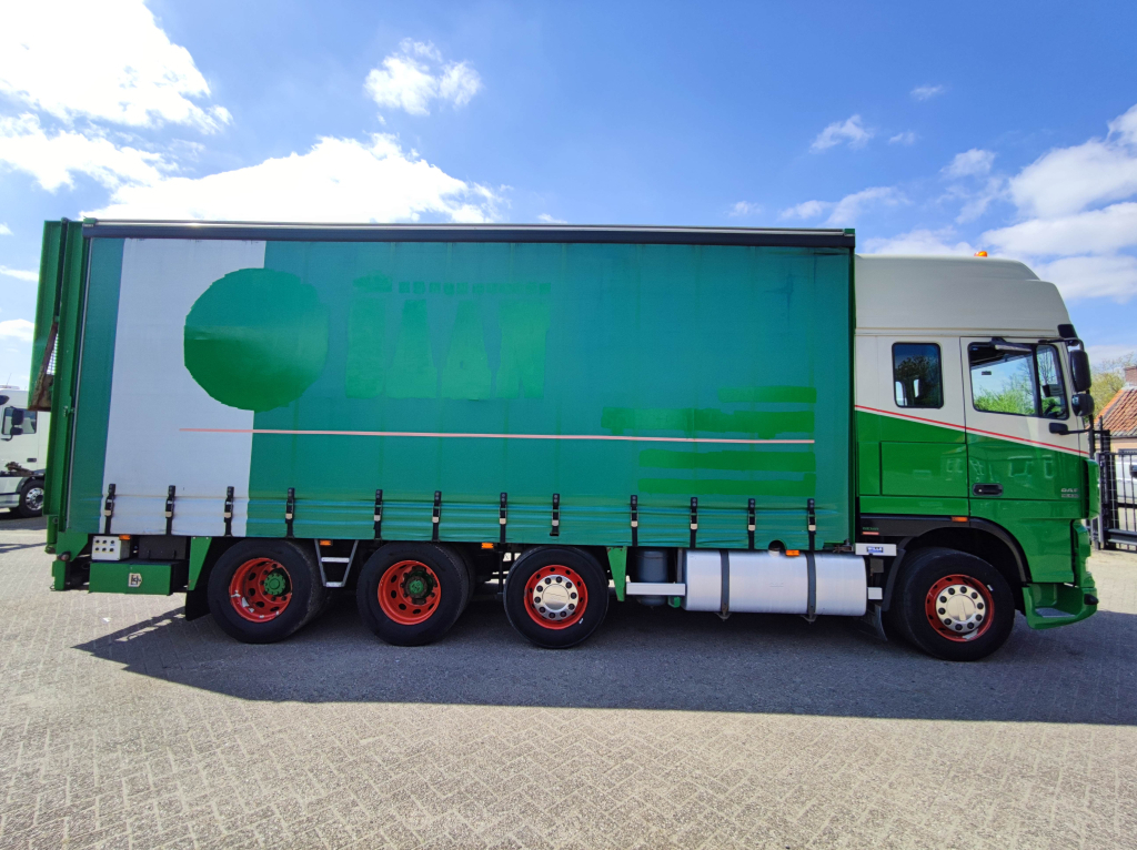 DAF XF 95.430 8x2 SuperSpaceCab Euro3 - CurtainSider 7.31m + Ramp 16T - MachineTransporter - 6 Persons - 07/2023 APK