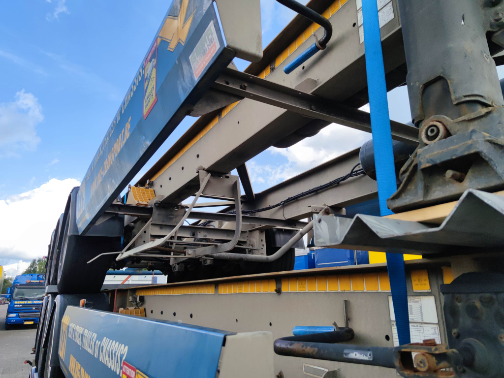 Van Hool A3C002 3 Axle ContainerChassis 40/45FT - Galvinised Chassis - 4420kg - 15 units in Stock