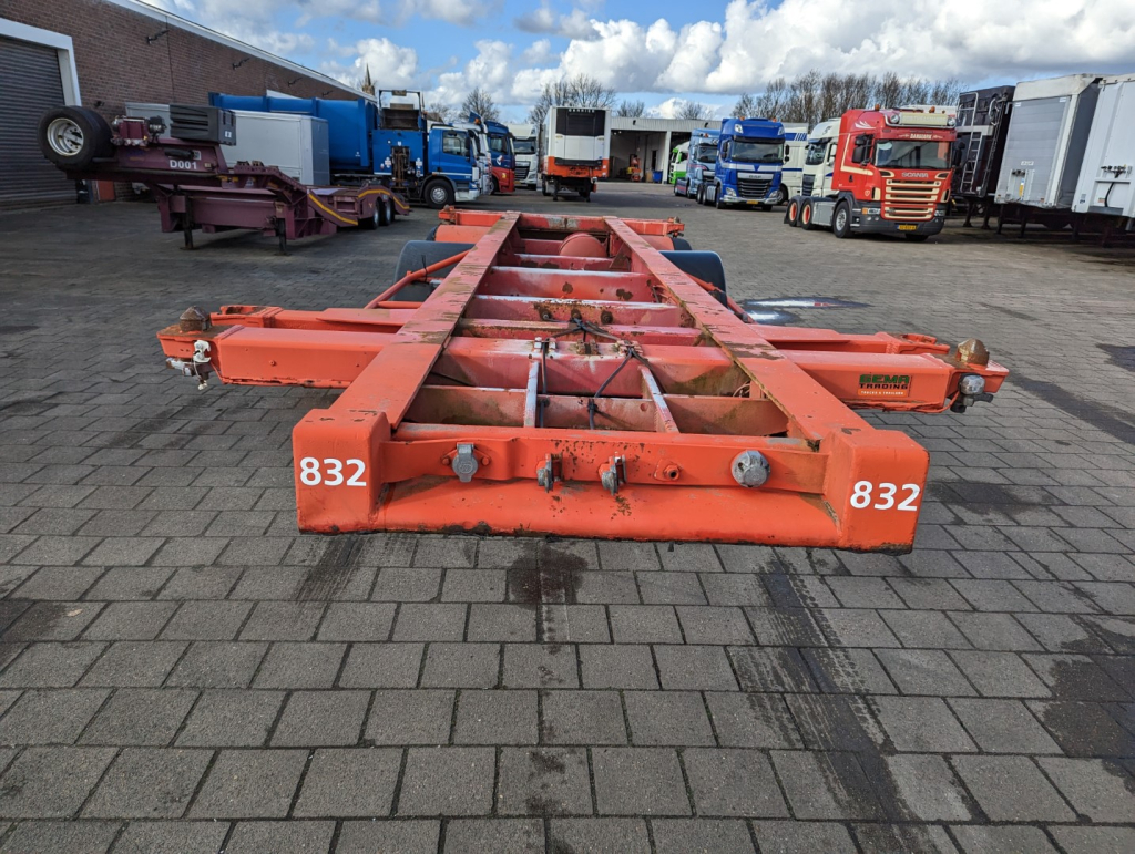 Fruehauf 20FT ContainerChassis 2 Axle - Full Steel Suspension - 2 units in Stock