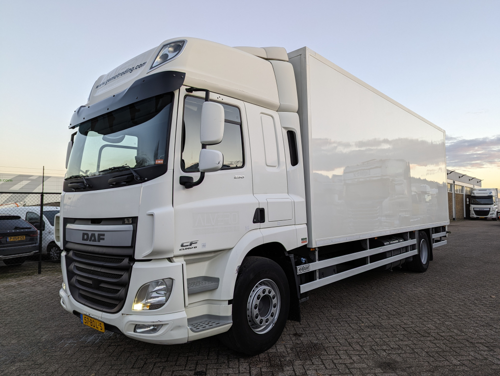 DAF FA CF290 4x2 SpaceCab Euro6 - Closed Box 7.45m - TailGate 2500KG - RVS Toolboxes - Fresh Paint!